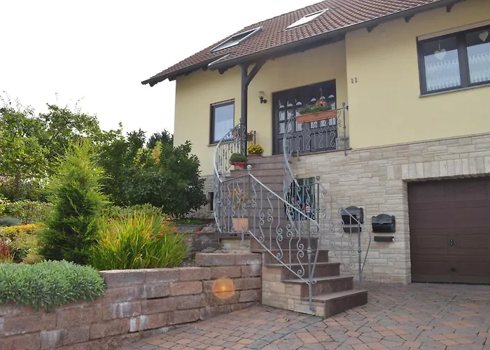 Unterhalb Der Burg Hanstein *